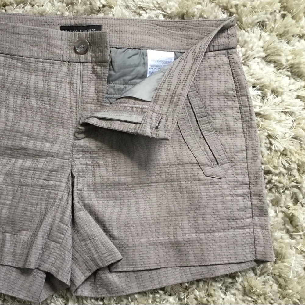 Banana Republic Tan shorts with pockets